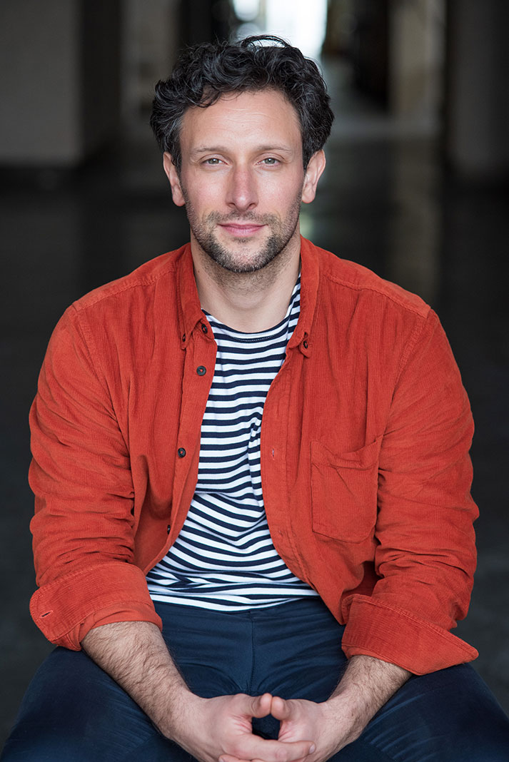 Photographie du comedien Adrien Malvoisin par la photographe de book d'acteur Ulrike Monso